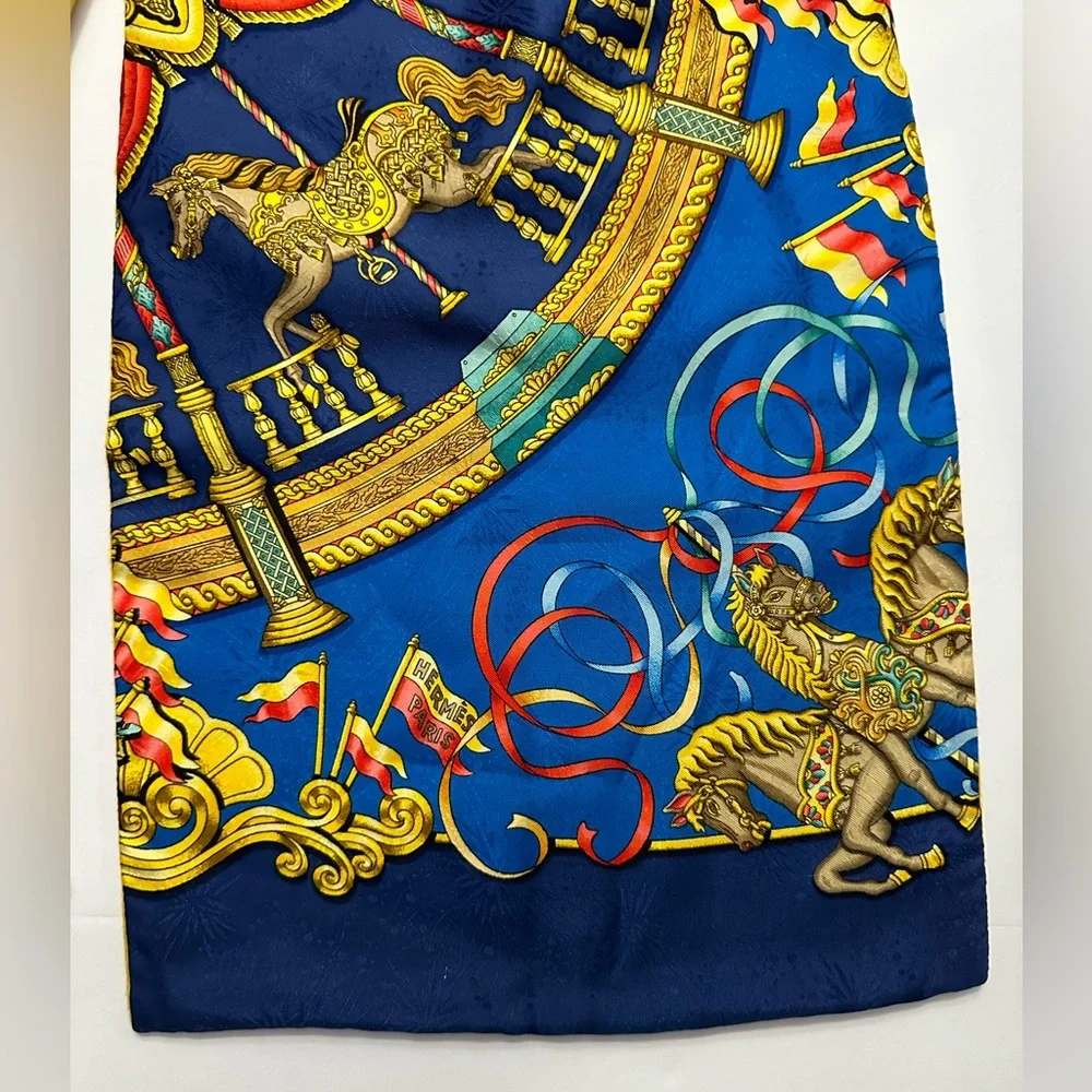Authentic  HERMÈS Silk angora horse carousel stole blue gold vintage France - Picture 3 of 9